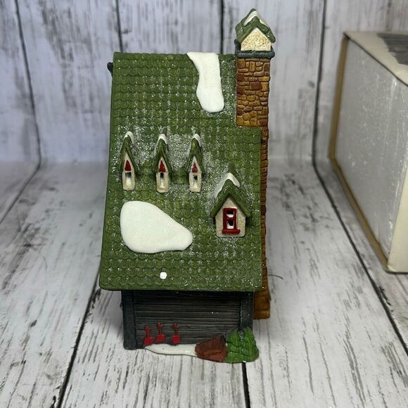 Department 56 Elf Bunkhouse North Pole Series The Heritage Village Collection - Picture 4 of 7